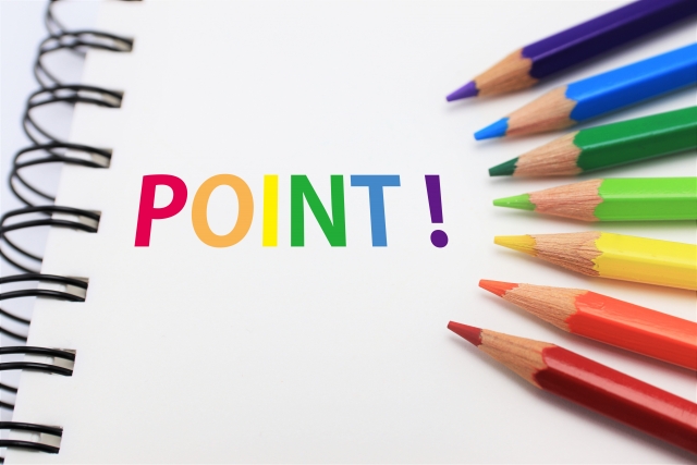 カラフルな色鉛筆とPOINTの文字
