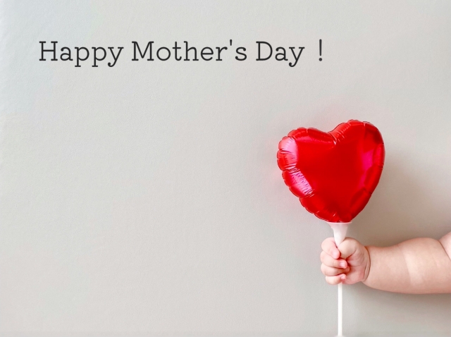 Happy Mother’s Dayの文字とハートの風船